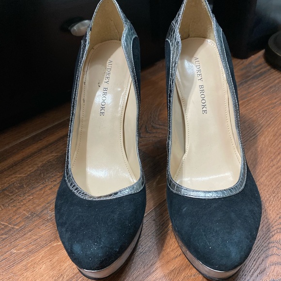 Metallic/Suede Platform Heels - Picture 2 of 4